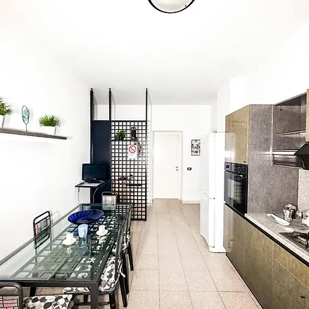 Three-room 2 Bedrooms With Balcony 2 Min From Mediolan