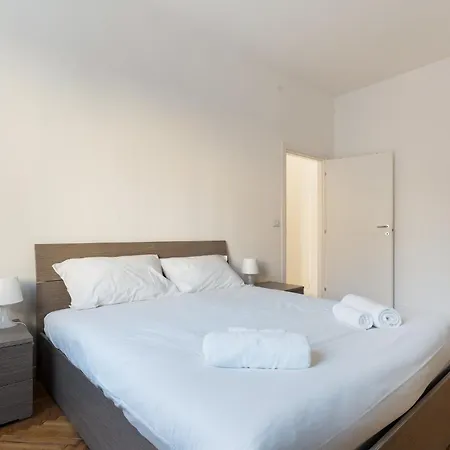 Guesthost - Certosa Cozy Flat With Balcony شقة *