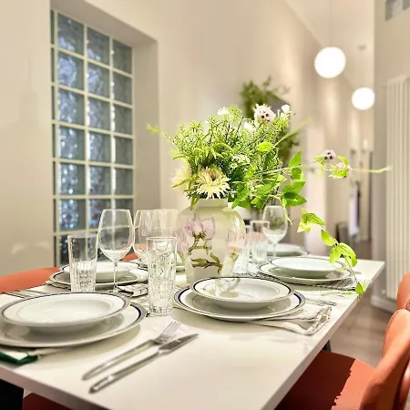Designer Apartment, Entire Home, 2 Bathrooms, For Families, Groups Daire Milano