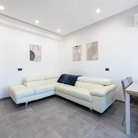 Bright And Quiet - Elegant Apartment Milan