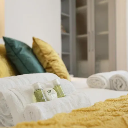 Apartment Artstay - San Raffaele, Near Metro M1, Ac