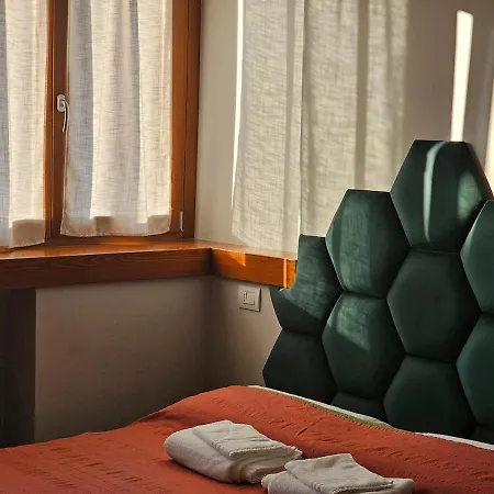 Modern Loft A Few Stops From The Center Appartamento *