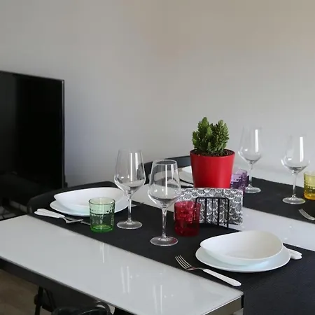 Lovely Very Near Zara Metro Station M3m5