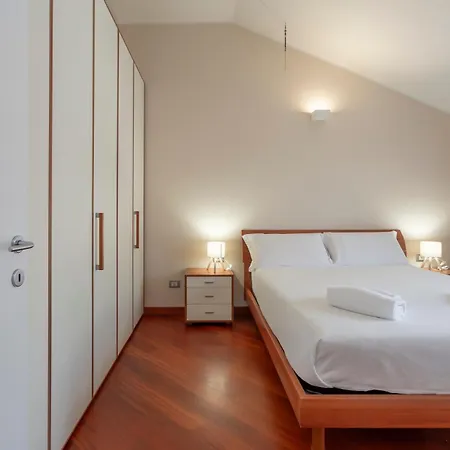 Comfort And Design Between Portello And Citylife Apartment