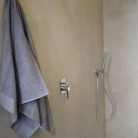 Spacious And Bright Two-room In Bocconi Lägenhet