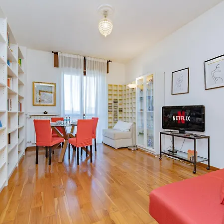 Stylish Near Duomo, Near Metro, Balcony *