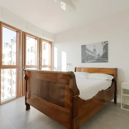 Guesthost - Modern Pirelli