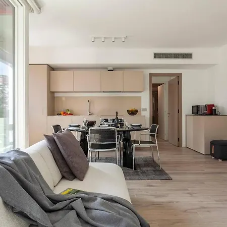 Luxury With Gym Near Citylife Metro Portello