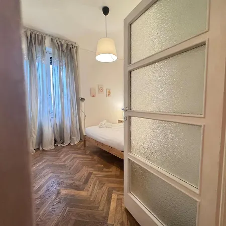 Daire Wood Essence - Authentic Large -city Center