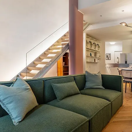 דירה Modern Loft With Projector E Private Garden, Station מילאנו