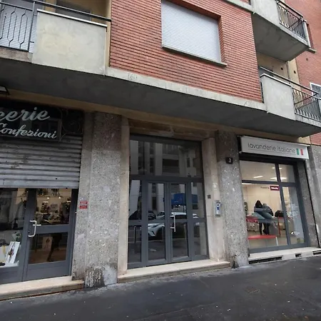 Bright Large In Milán