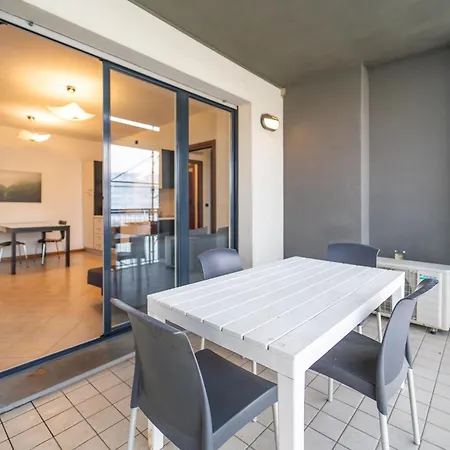 Moderno Con Garage, Wi-fi, Aria Condizionata E Terrazzo