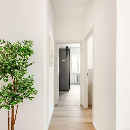 Moderno Vicino Metro M5 Apartamento *