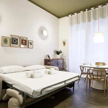 Design With Private Street Entrance Milán