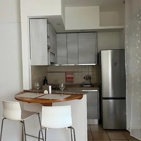 Cozy In Bovisa, Close To Tram Bus And Train