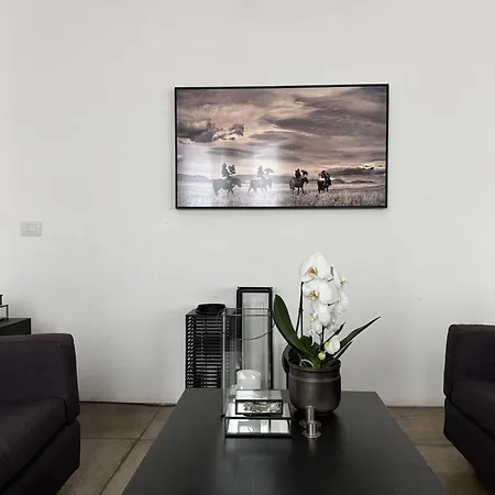 Urban Retreat Minutes Away From Duomo Cathedral *