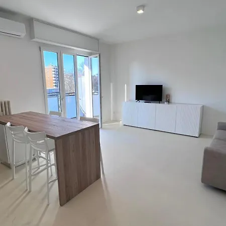 Apartment Elegante Bilocale Ristrutturato - Metro Inganni Milan