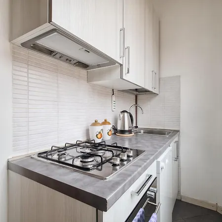 Appartement Just Urban - Elegant 1-br Flat In Solari Area - 2 Min Metro M4 Milaan