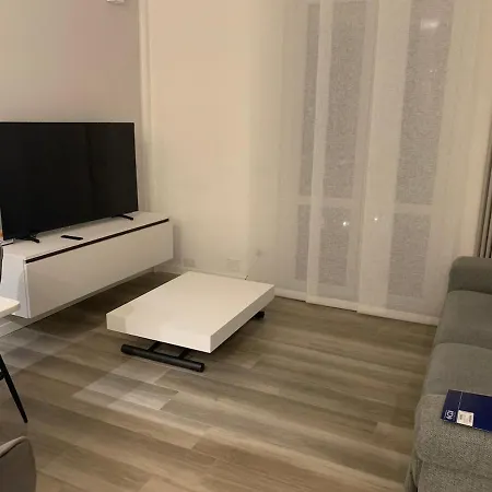 Two-room In The Navigli&tortona Area 아파트 *