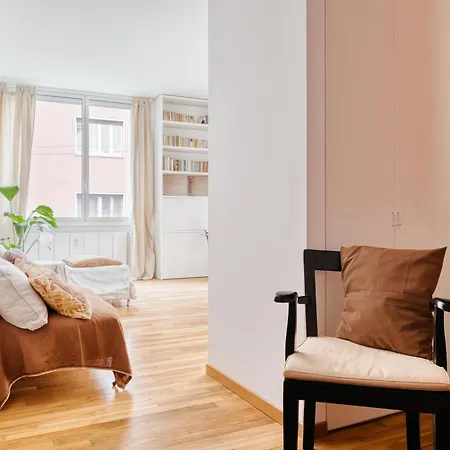 Just Urban - Exclusive 1br Center With Balcony