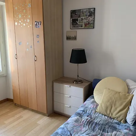 With Private Bathroom In The Center Of Lägenhet