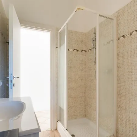 Guesthost - Certosa Cozy Flat With Balcony شقة *