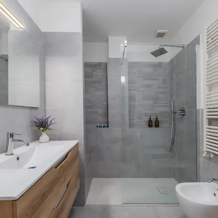 Apartment Homey Grandeur - Spacious With Terrace & Wi-fi Milan