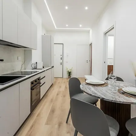 Luxury 2-bedroom Station *