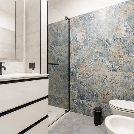 Guesthost - Bright Flat Near Stazione Apartmán