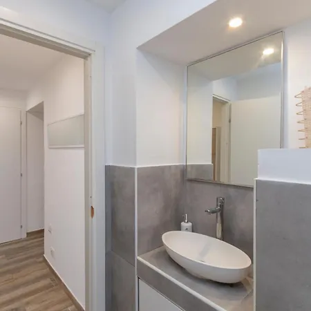 M1 M2 A Short Walk From The Subway Daire *