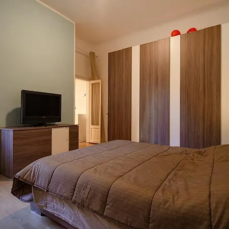 Quiet Just Minutes From The Center *