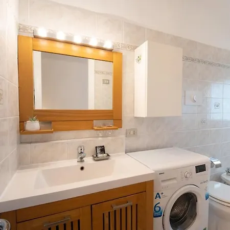 Parking, 2 Min To Metro, 8 Min To Rho Fair Apartment *