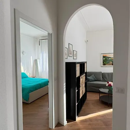 アパート Modern And Bright Two-room Above The M3 Metro *