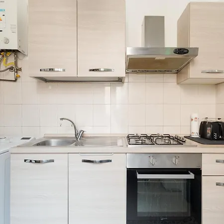 Guesthost - Morazzone Bright And Cozy Design Flat *