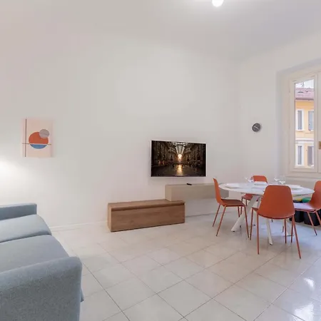 Porta Romana Gateway - New Roomy