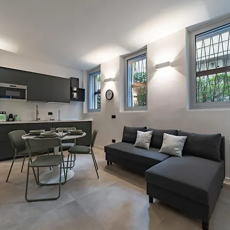 9 Min Walk From Porta Nuova, Design And Elegance アパート ミラノ