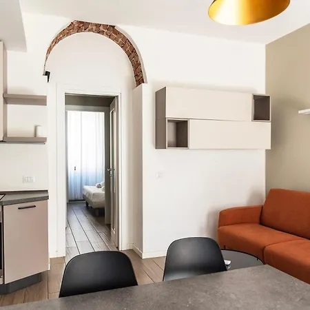 Youhosty - With Ac, Metro Stop 밀라노