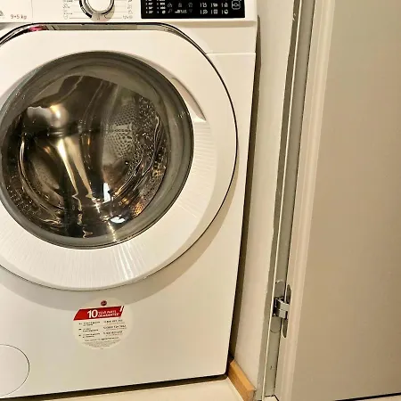 Modern Loft A Few Stops From The Center Appartamento