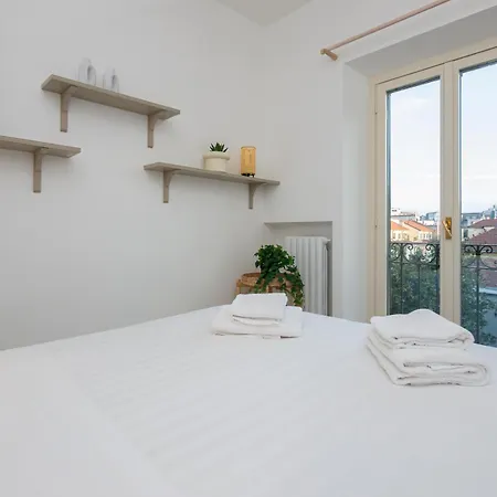 Bright Top-floor With Private Terrace Апартаменты Милан