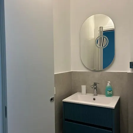 Metro Piazza Repubblica, 8 Min Walk To Station