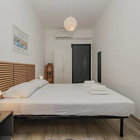 Bnbest Walk In Duomo 4-6 Pax * Milánó