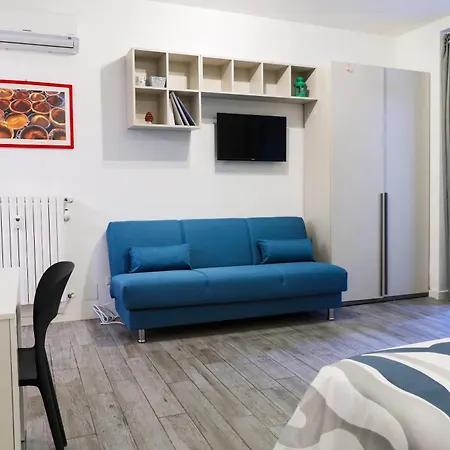 Open Space Con Veranda A Citta Studi 公寓