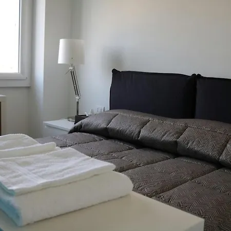 Lovely Very Near Zara Metro Station M3m5 Appartamento *