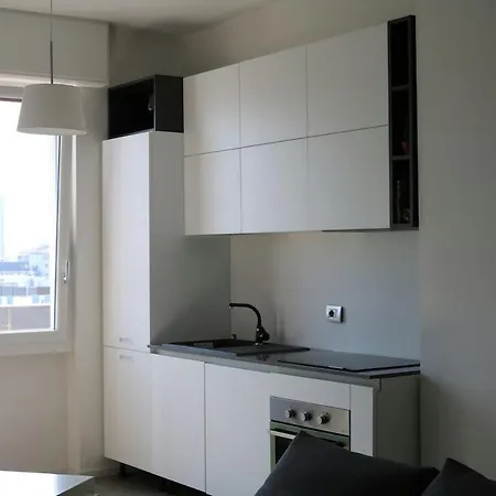 Apartman Lovely Very Near Zara Metro Station M3m5 Milánó