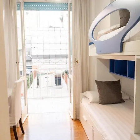 Moscova, Elegant In Centre Of *