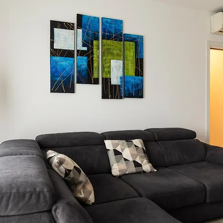 Youhosty-mezzofanti 24 Milán