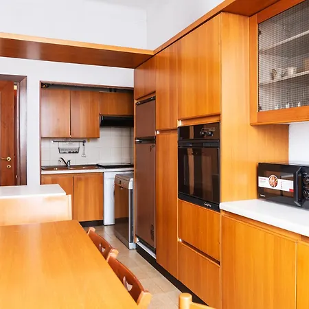 Youhosty - Lodi Rosso 121 * ميلان