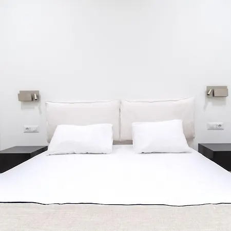 Boutique Flat Steps From Duomo *