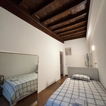 Milan's Secret Courtyard - Historic Center Apartment *