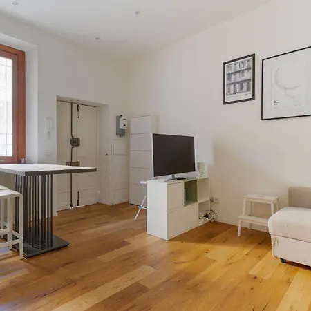 Guesthost - M5 Isola Cozy